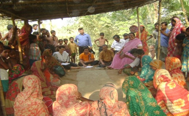 Growing medicinal herbs on a 14km road side in Bangladesh